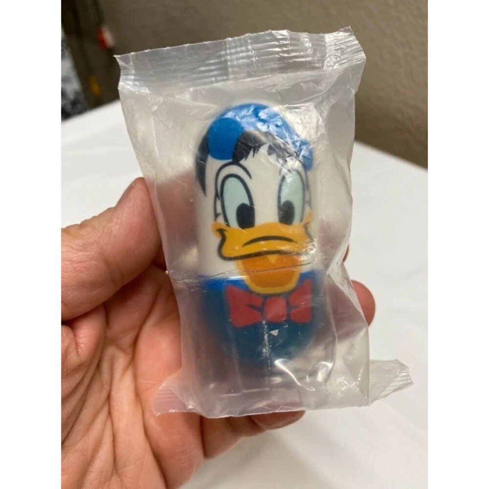 vintage 2005 Disney Kellogg's Wobbler cereal prize featuring Donald Duck